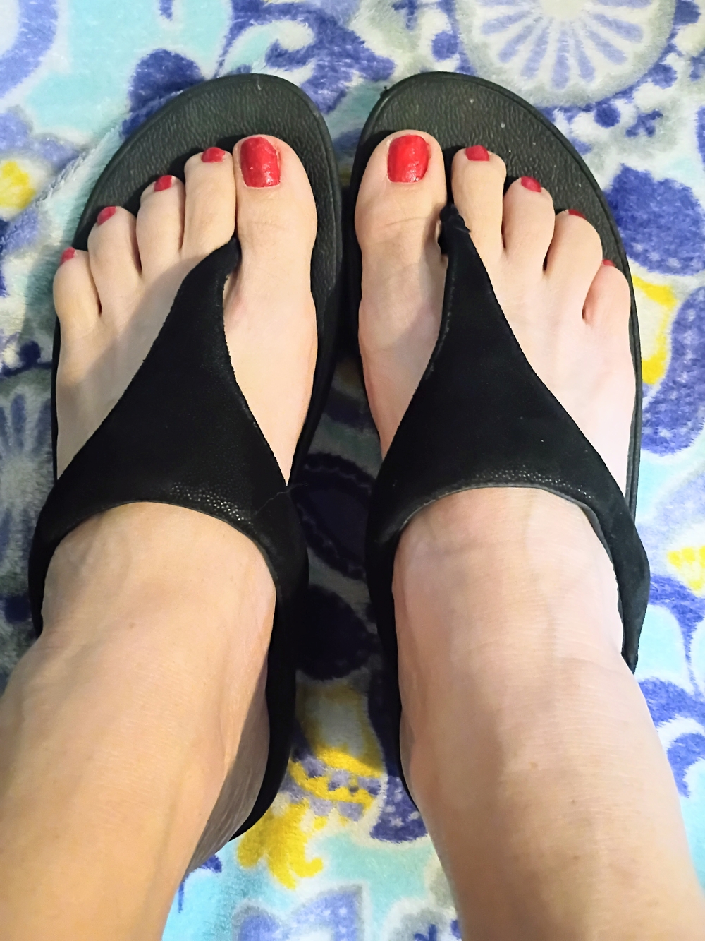 Fitflop Black Suede Thong Sandals